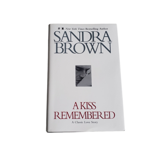 Sandra Brown Book Bundle A Kiss Remembered / Seduction by Design - Picture 3 of 14